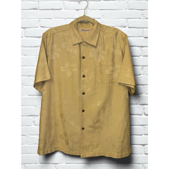 Tommy Bahama Other - Tommy Bahama Men’s Medium Yellow Silk Hawaiian Button Up Short Sleeve Shirt